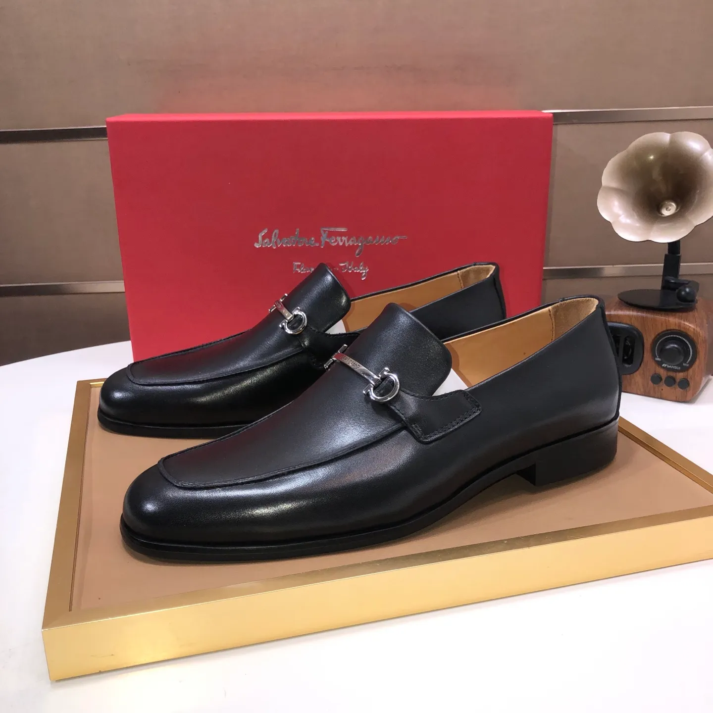Men's shoes💰580💰【Ferragamo】Official website new product update👏High-quality casual shoes👟Imported first-layer calfskin with official website breathable printed fabric, comfortable and breathable, cowhide lining. Matching code: 38~44 (45 customized, non-refundable)
